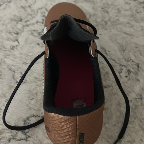 Size 6.5 Nike Soccer cleats - Picture 13 of 15